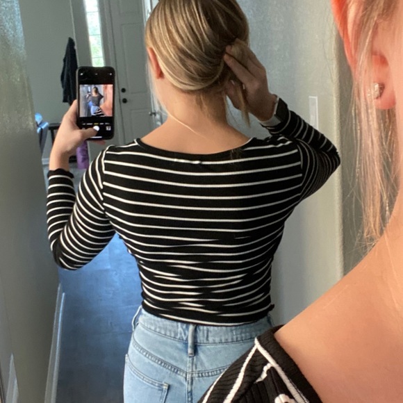 Black and white stripe long sleeve crop top - Picture 4 of 5